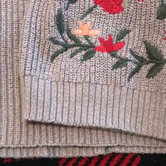 American Eagle xlarge embroidered sweater - Picture 4 of 4